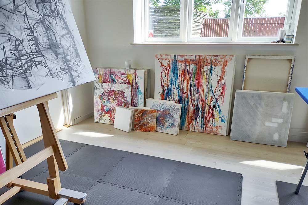 Her er nogle af de små lærreder jeg er i gang med at male i mit atelier